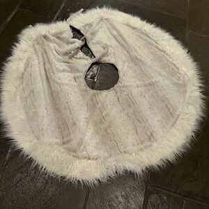 White and gray faux fur tree skirt